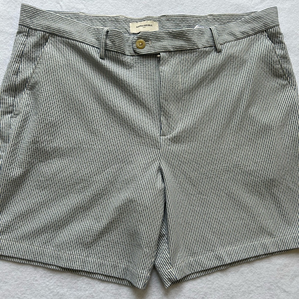 Banana Republic deck shorts mens 38 Flat Front Chino Striped